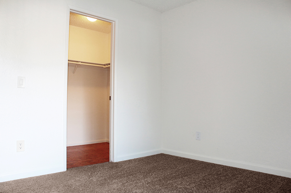 Thank you for viewing our 2 bed 1 bath empty 2 at Casa Del Sol Apartments in the city of San Bernardino.